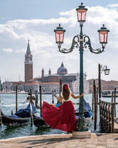 Девушка на берегу Вены