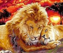 Львица и лев на фоне заходящего солнца